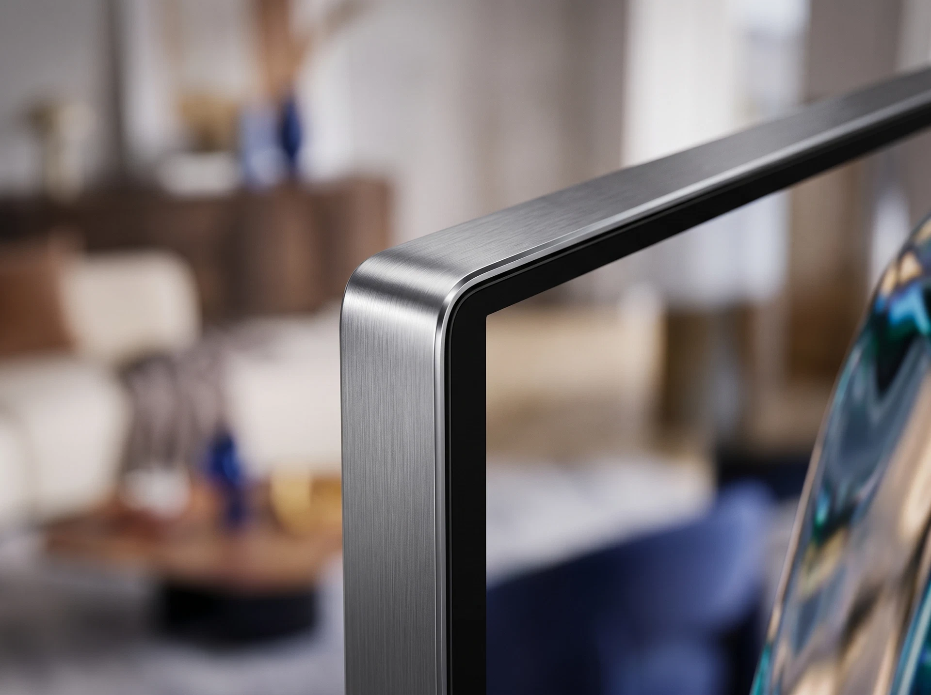 Samsung QE75QN80H &mdash; вид в интерьере, монтаж на стену в современной гостиной