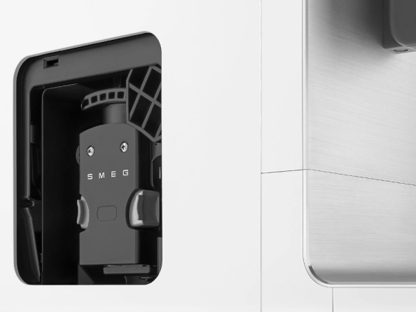 Smeg BCC12BLMEU съёмный заварочный блок — внутренняя конструкция механизма приготовления кофе