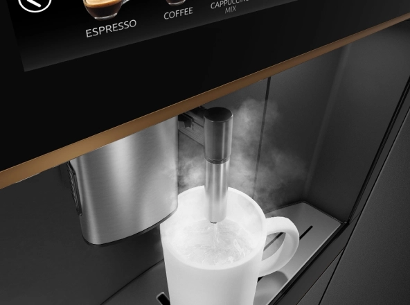 Smeg BCC13WHMEU внутренняя система подачи пара, носик вспенивания и сопло для напитков