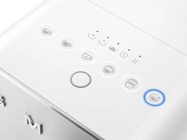 Smeg BCC13BLMEU — панель управления с кнопками и подсветкой запуска