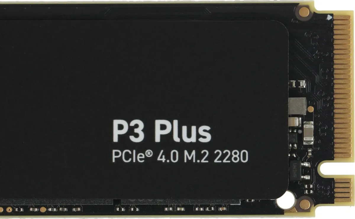 Crucial P3 Plus PCIe 4.0 M.2 2280 вид сверху M-key разъём микросхемы