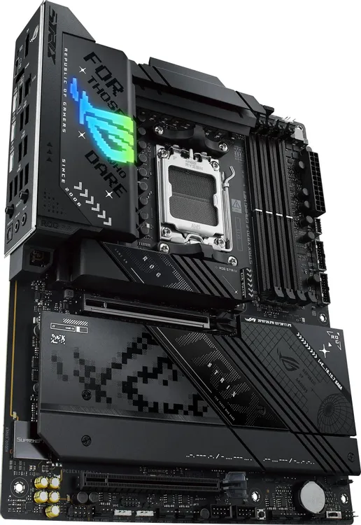 ASUS ROG Strix X870-F Gaming WiFi слоты M.2 и зона VRM крупным планом