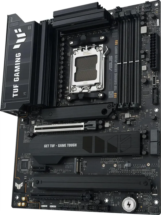 ASUS TUF Gaming X870E-Plus WiFi 7 разъёмы M.2 и зона слотов расширения PCIe
