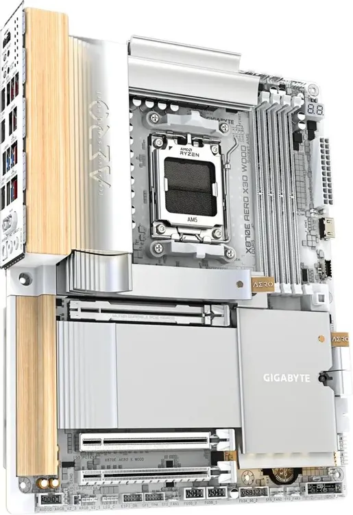 Gigabyte X870E Aero X3d Wood слоты M.2 PCIe 5.0 и зона расширения