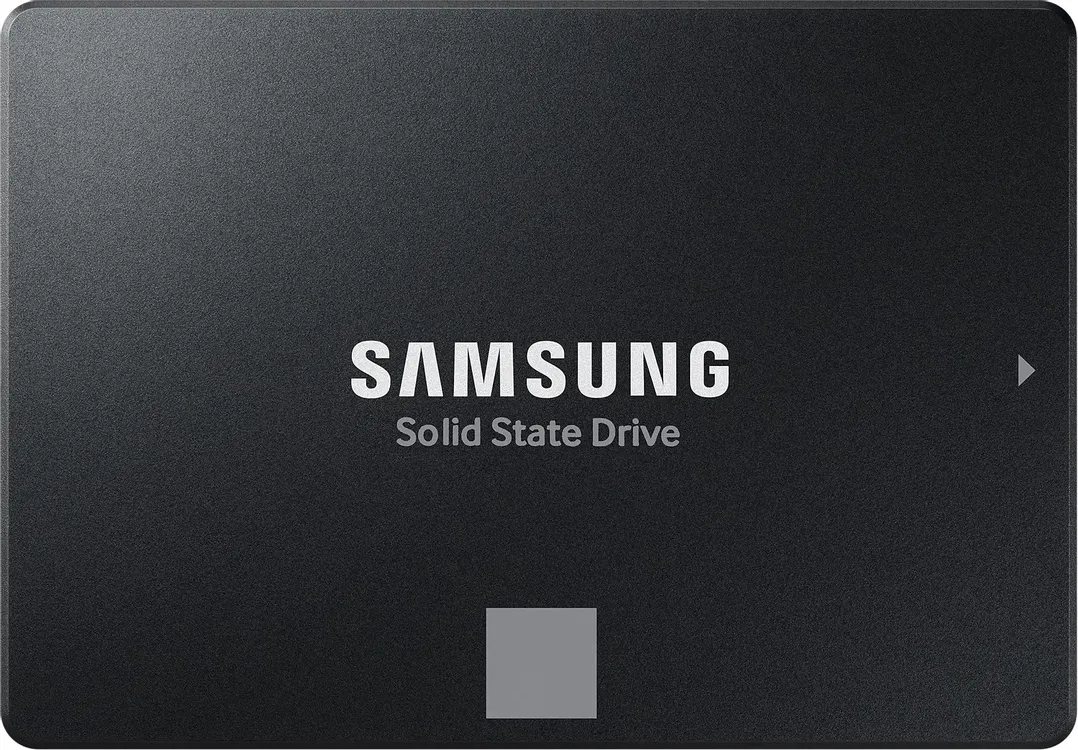 Samsung 870 EVO 500 ГБ вид спереди чёрный корпус с логотипом Solid State Drive
