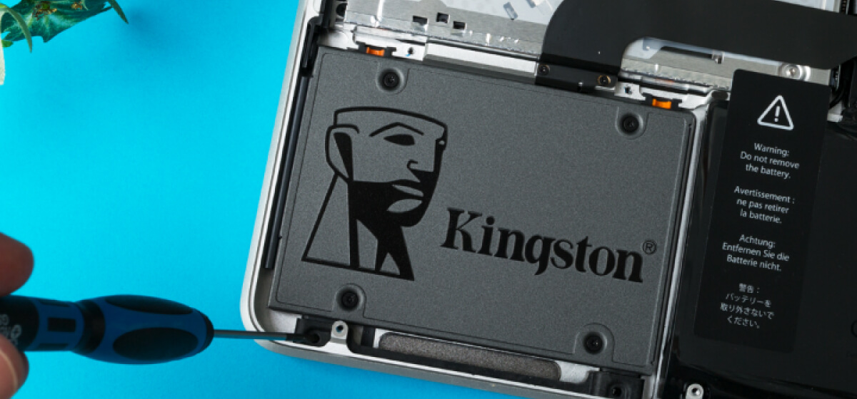 Kingston A400 480 ГБ SATA SSD — вид спереди, этикетка и форм-фактор 2.5 дюйма