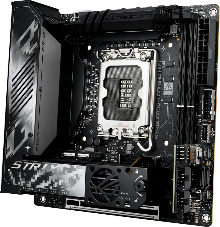 ASUS ROG Strix Z890-I Gaming WiFi вид на плату слоты M.2 и PCIe 5.0