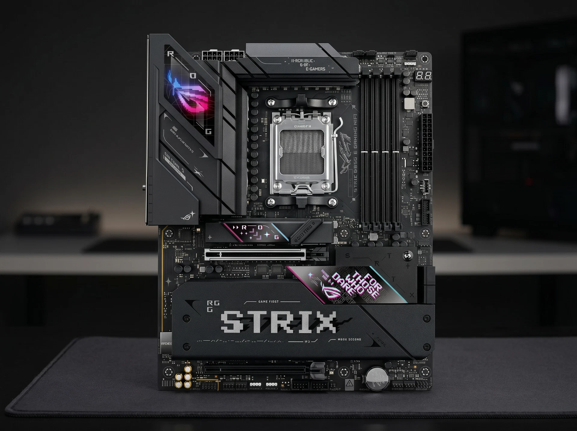 Материнская плата Asus ROG Strix B850-e Gaming Wifi, Socket AM5, AMD B850, ATX, RTL [90MB1J60-M0EAY0] - фото в интерьере