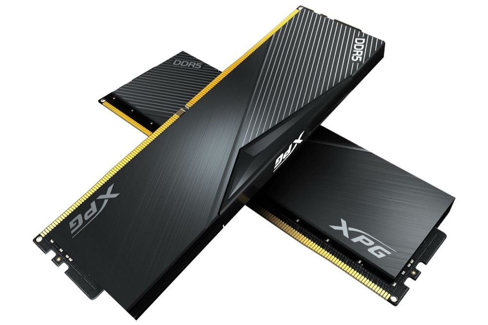 ADATA Lancer AX5U6000C3032G-DCLABK DDR5 модули крупный план радиатор