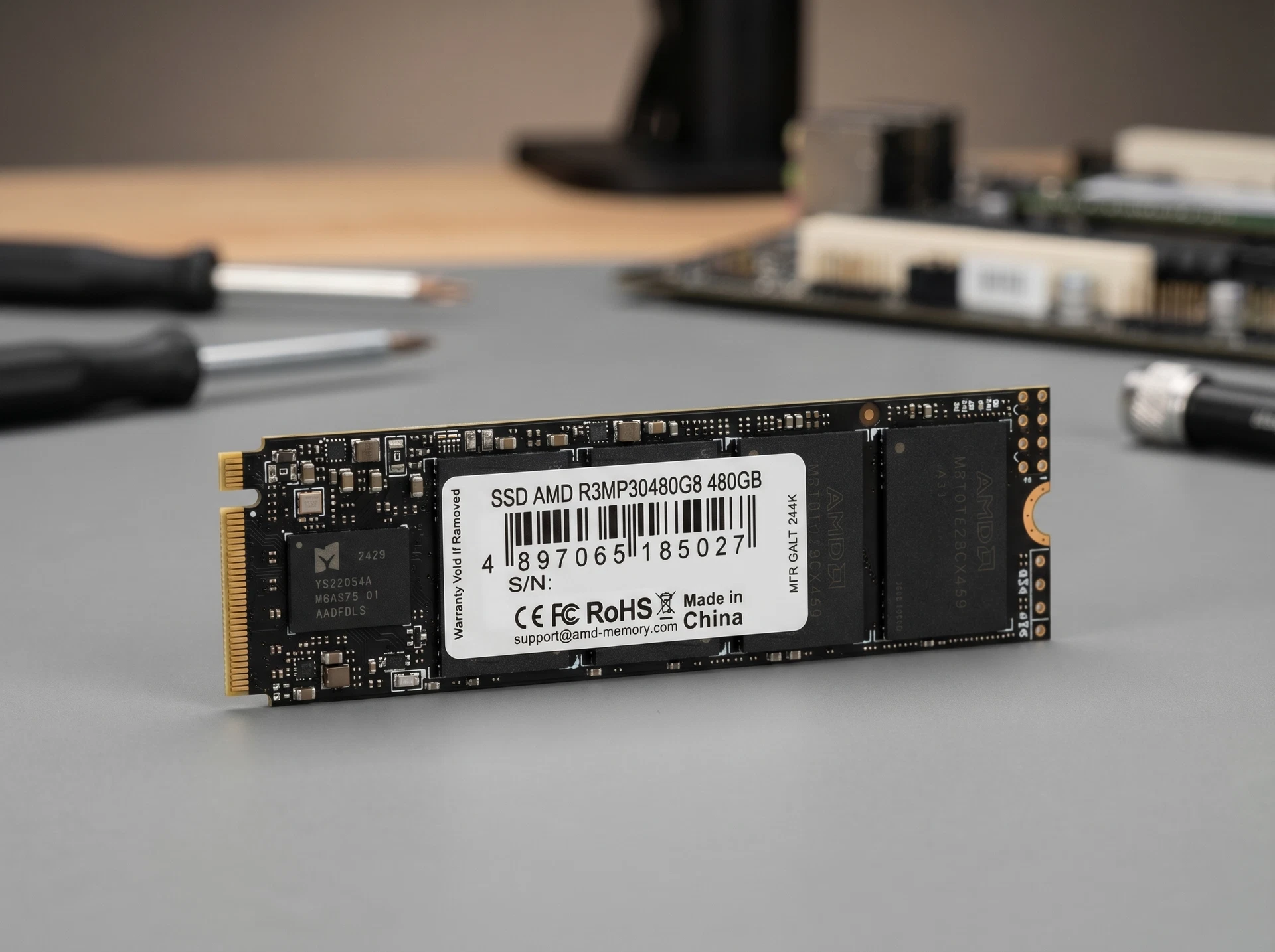 SSD накопитель AMD Radeon R3 480ГБ, M.2 2280, PCIe 3.0 x4, [R3MP30480G8] - фото в интерьере