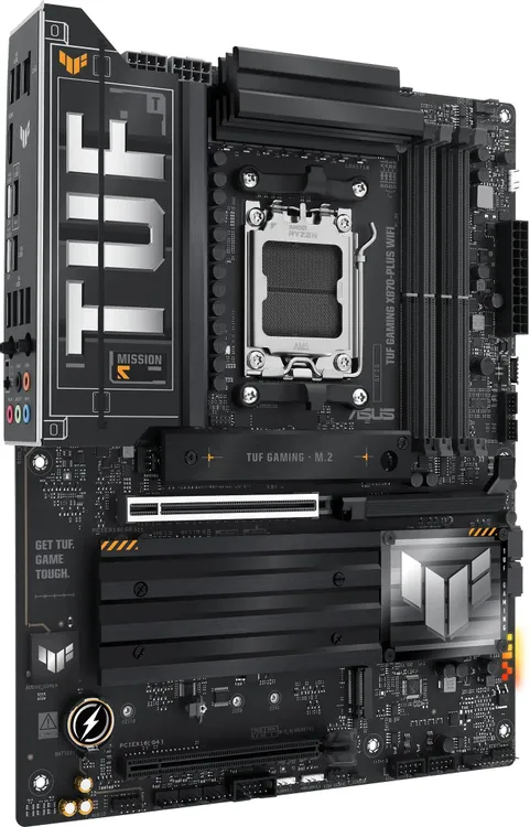 ASUS TUF Gaming X870-Plus WiFi — слоты M.2 PCIe 5.0 и общий вид платы ATX