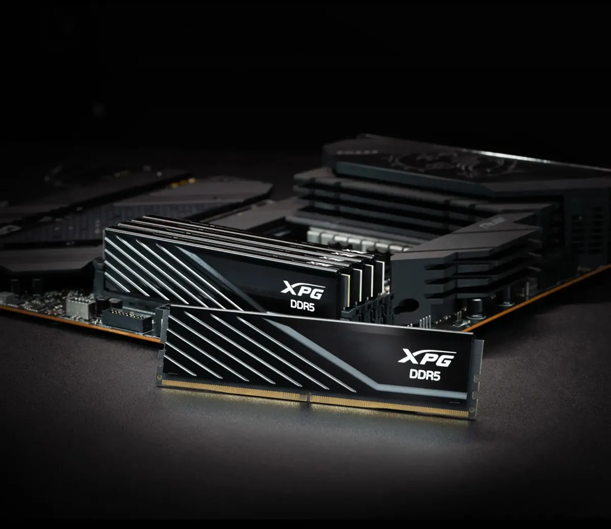 ADATA Lancer Blade AX5U6000C3416G-DTLABBK DDR5 два модуля комплект крупный план