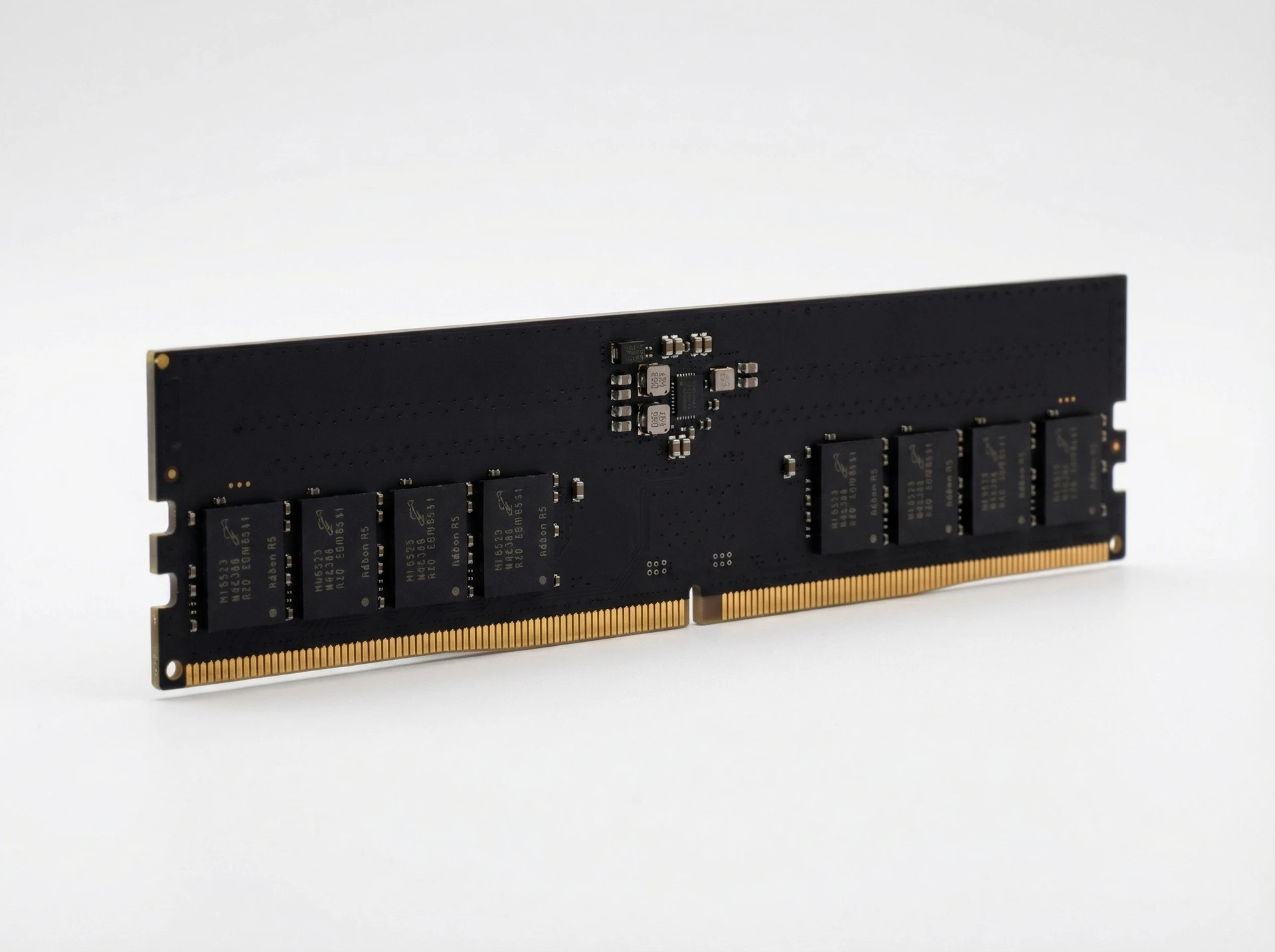 Оперативная память AMD Radeon R5 Entertainment R5532G5200U2S-UO, DDR5 1х 32ГБ 5200 МГц, DIMM, OEM - фото в интерьере
