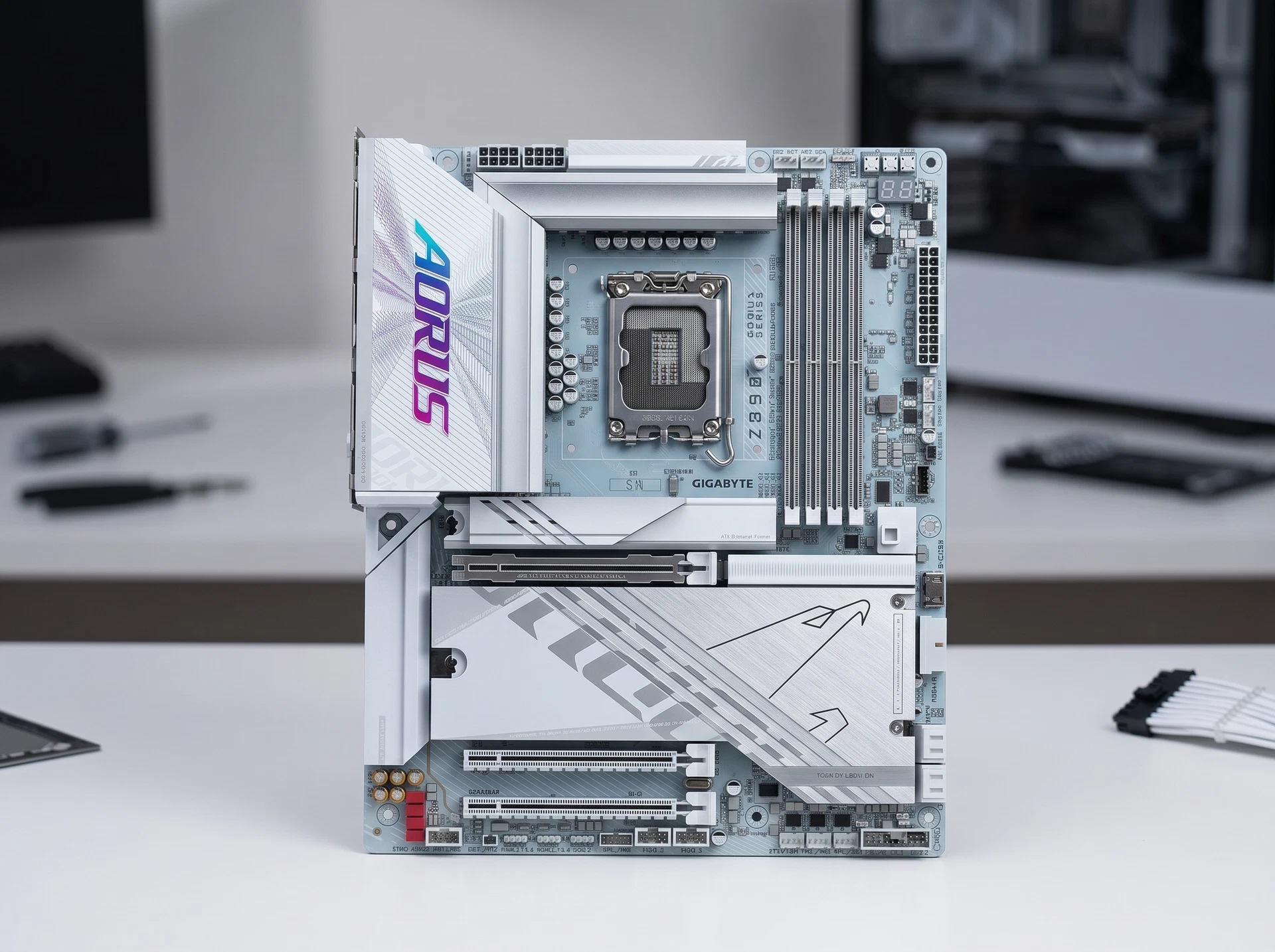 Материнская плата Gigabyte Z890 Aorus Pro Ice, Socket LGA 1851, Intel Z890, ATX, RTL - фото в интерьере