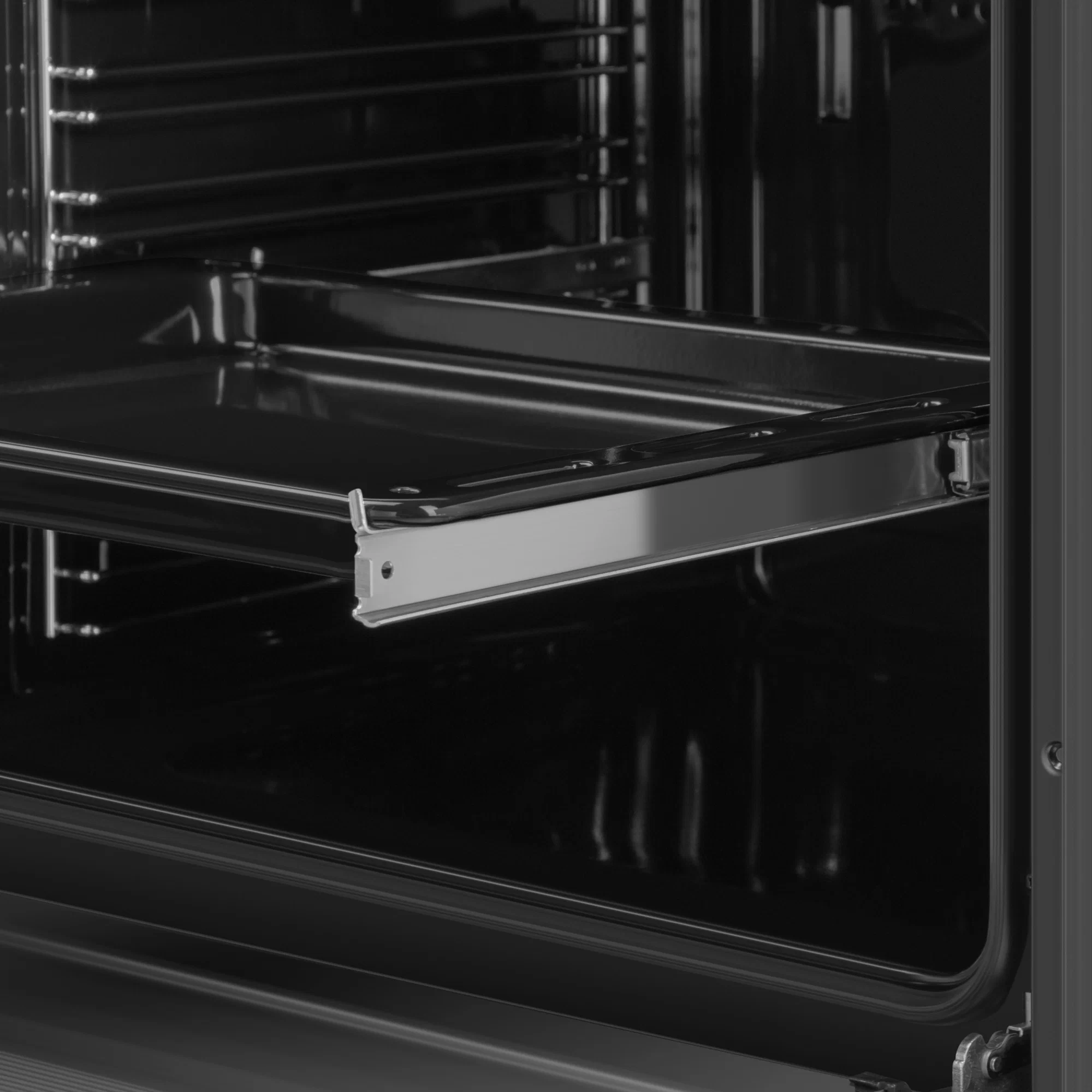 Maunfeld AEOD6063S открытая дверь духового шкафа — внутренняя камера с телескопической полкой и внутренним освещением