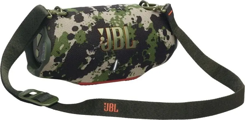 JBL Xtreme 4 Camouflage общий вид с ремешком через плечо и логотипом JBL