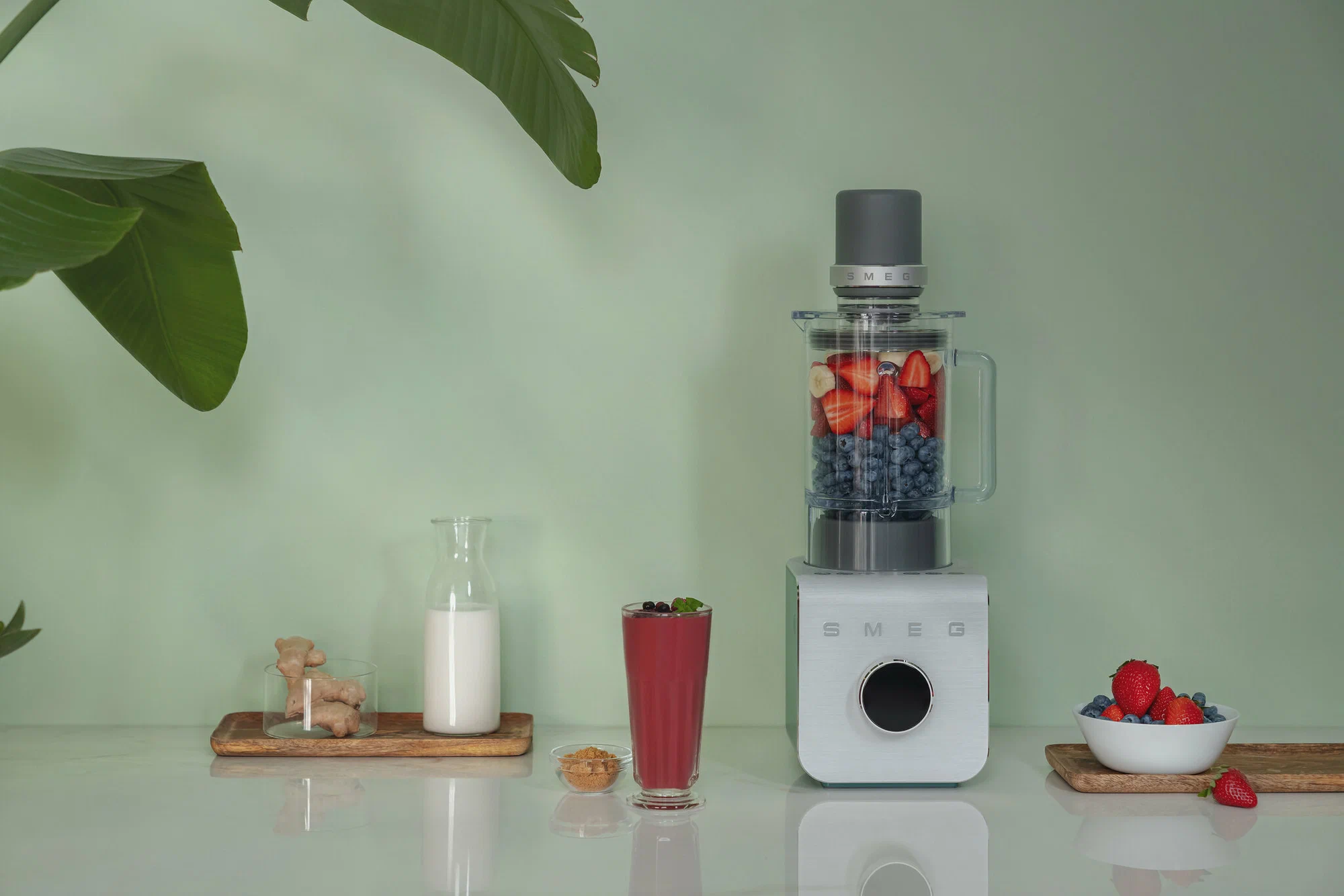 Стационарный блендер Smeg Стационарный блендер Smeg BLF03