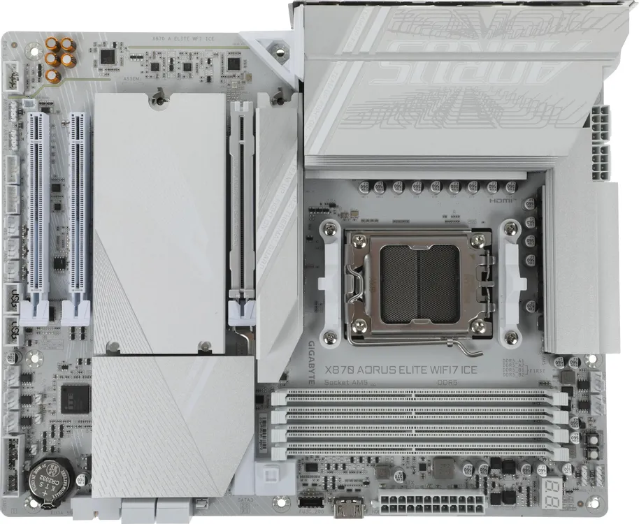Gigabyte X870 Aorus Elite Wifi7 Ice — общий вид платы с сокетом AM5 и зоной VRM