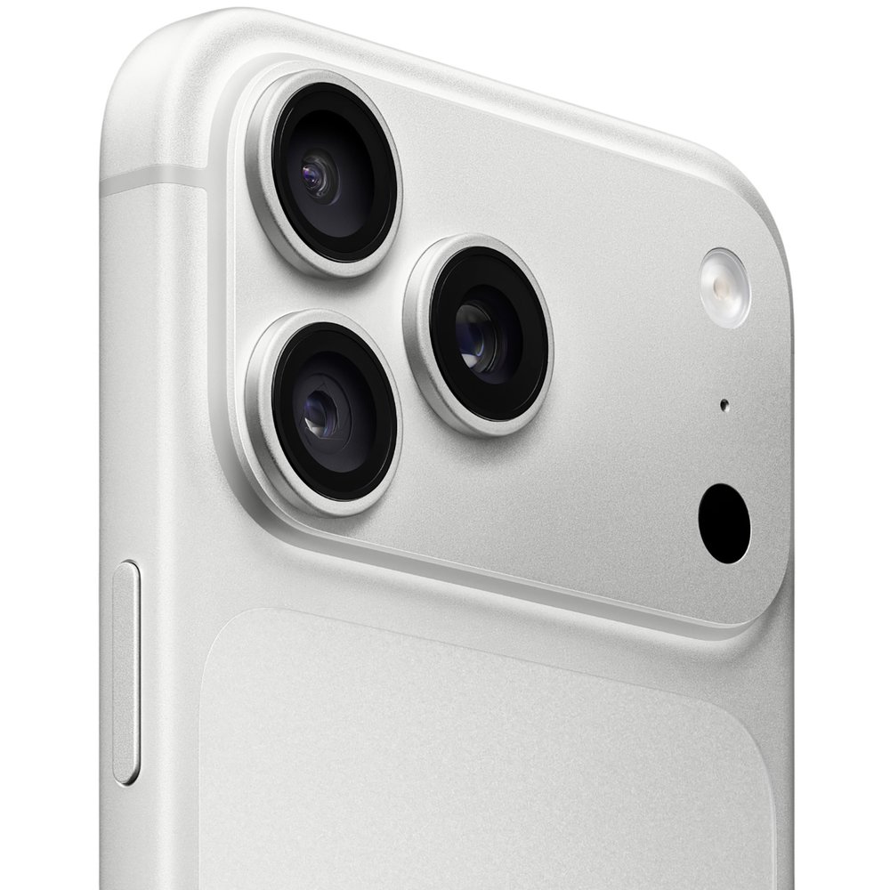 Apple iPhone 18 Pro Max крупный план тройной камеры с серебристыми кольцами и LED-вспышкой