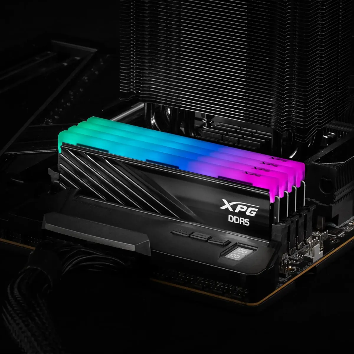 ADATA Lancer AX5U6400C3216G-DTLABRBK DDR5 радиатор и RGB-подсветка крупным планом