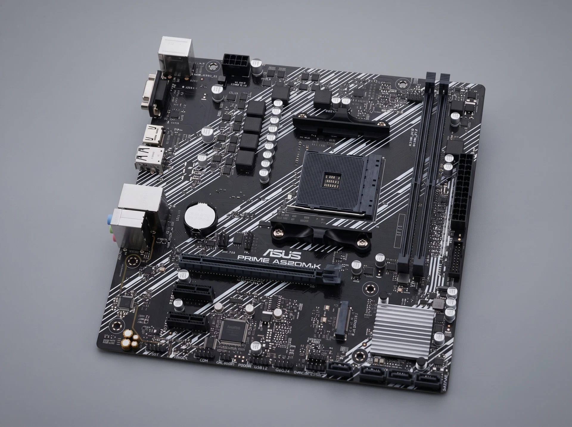 Материнская плата Asus A520M-K, Socket AM4, AMD A520, mATX, RTL [90MB1500-M0EAY0] - фото в интерьере
