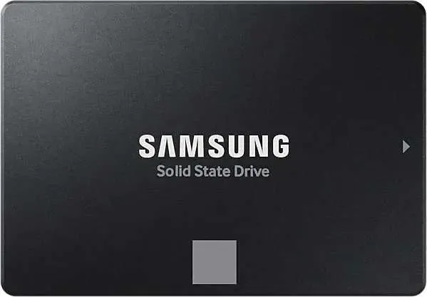 Samsung 870 EVO 250 ГБ — вид спереди, чёрный корпус с логотипом