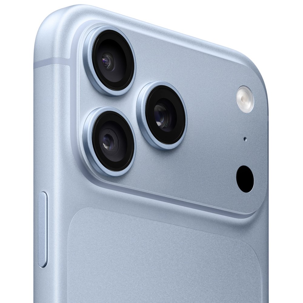 Apple iPhone 18 Pro Max детальный вид тройной камерной системы три объектива кольца вспышка датчик