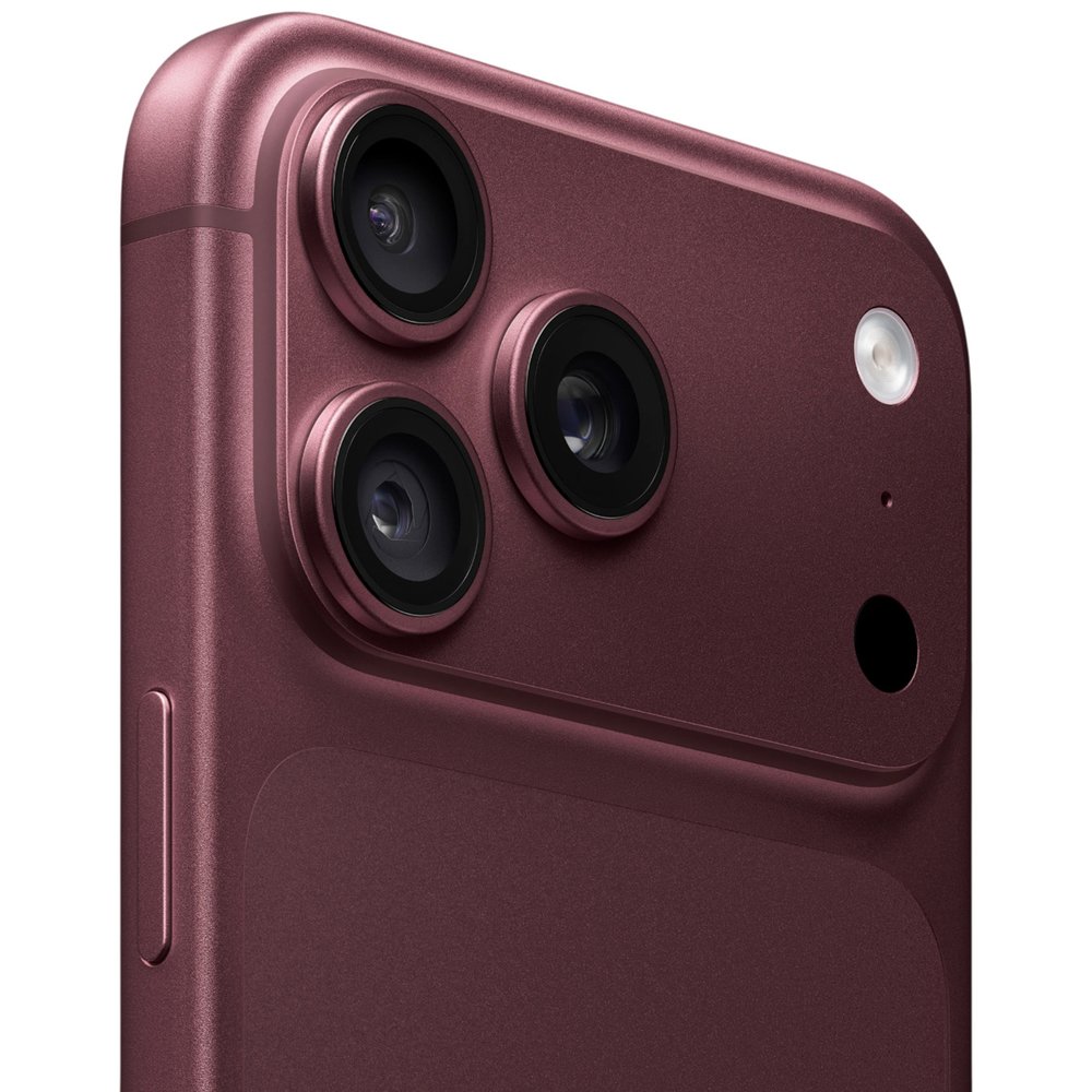 Apple iPhone 18 Pro Max крупный план тройной камеры 48 Мп LED вспышка датчик