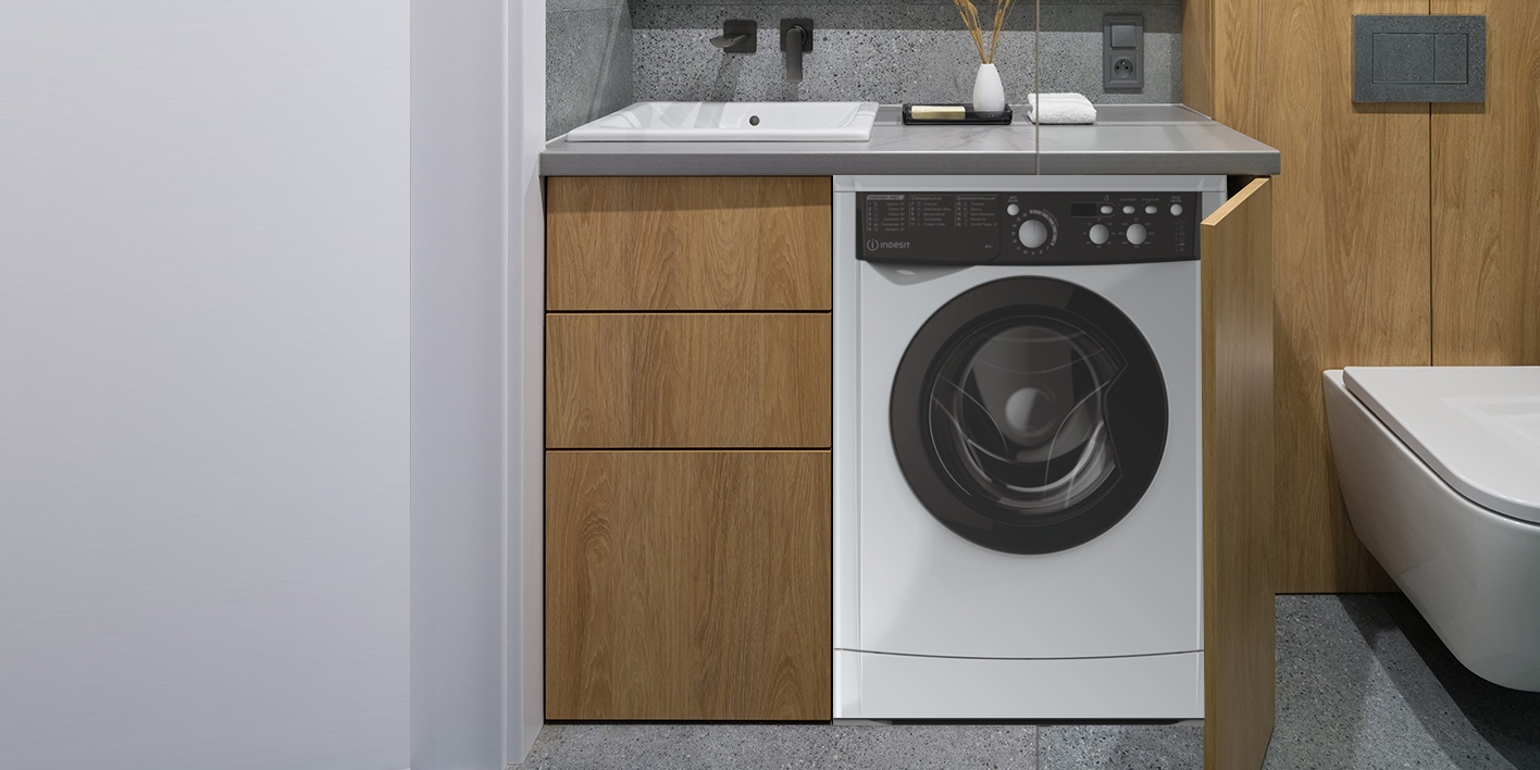 Indesit EcoTime IWUB 4105 боковой профиль &mdash; встроена в ванную комнату, чёрная панель управления