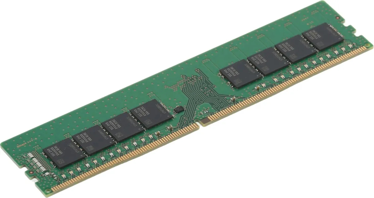 Samsung M378A4G43AB2-CWE DDR4 DIMM — золотистые контакты и чипы памяти на зелёной плате