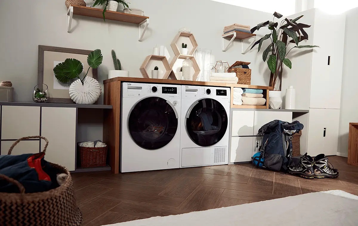 Beko WSRE6H612ZAWI и сушильная машина в паре &mdash; современный интерьер прачечной