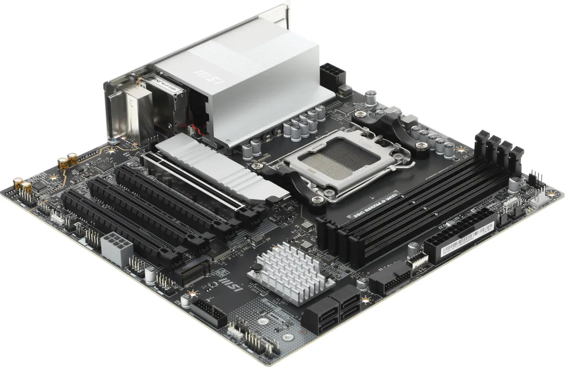 MSI PRO B850M-P WiFi слоты DDR5 и M.2 крупным планом