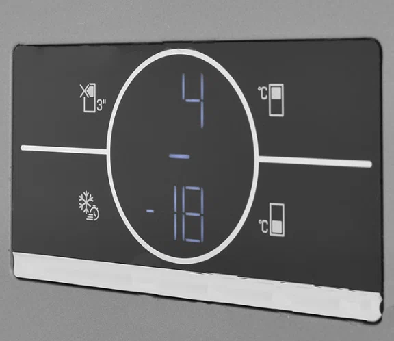 Beko B3RCNK362HS панель управления с цифровым дисплеем температуры и кнопками режимов на двери