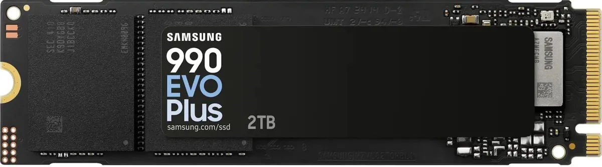 Samsung 990 EVO Plus 2TB вид сверху — электронные компоненты и маркировка модели