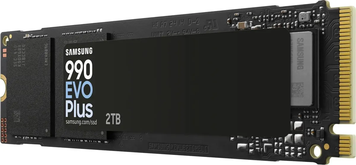 Samsung 990 EVO Plus 2TB вид сбоку — конструкция и компактный форм-фактор M.2