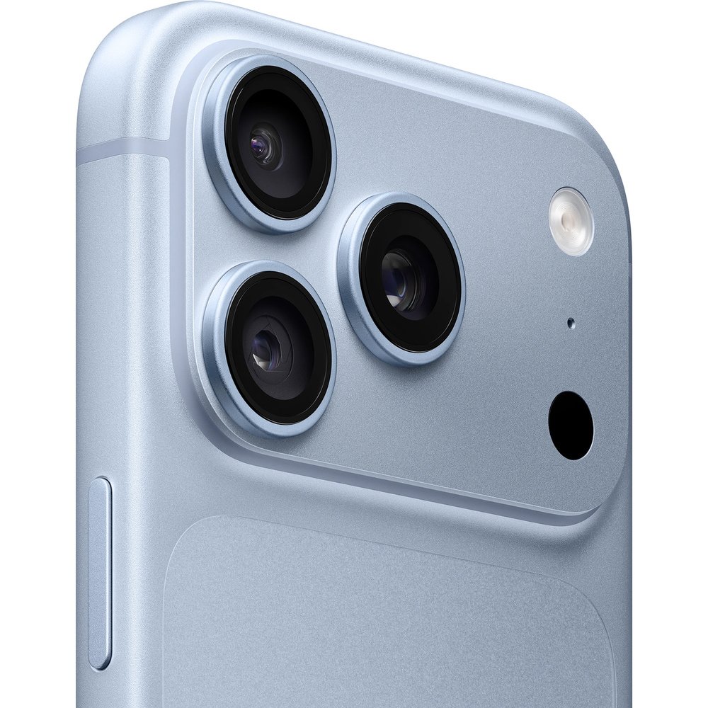 Apple iPhone 18 Pro тройная камера 48+48+48 Мп крупный план, металлические кольца и матовое стекло Glacier