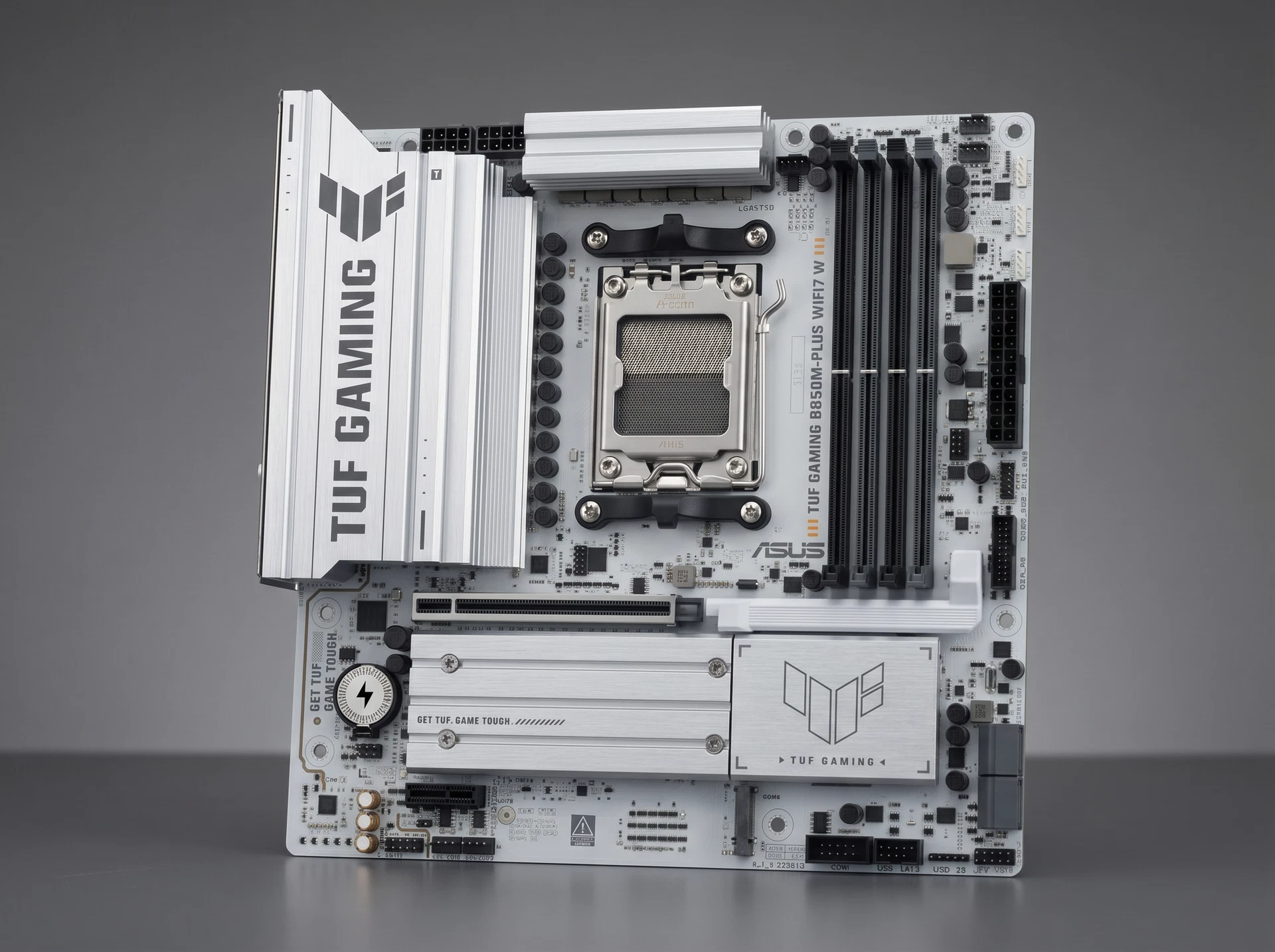 Материнская плата Asus Tuf Gaming B850m-plus Wifi7 W, Socket AM5, AMD B850, mATX, RTL [90MB1MD0-M0EAY0] - фото в интерьере