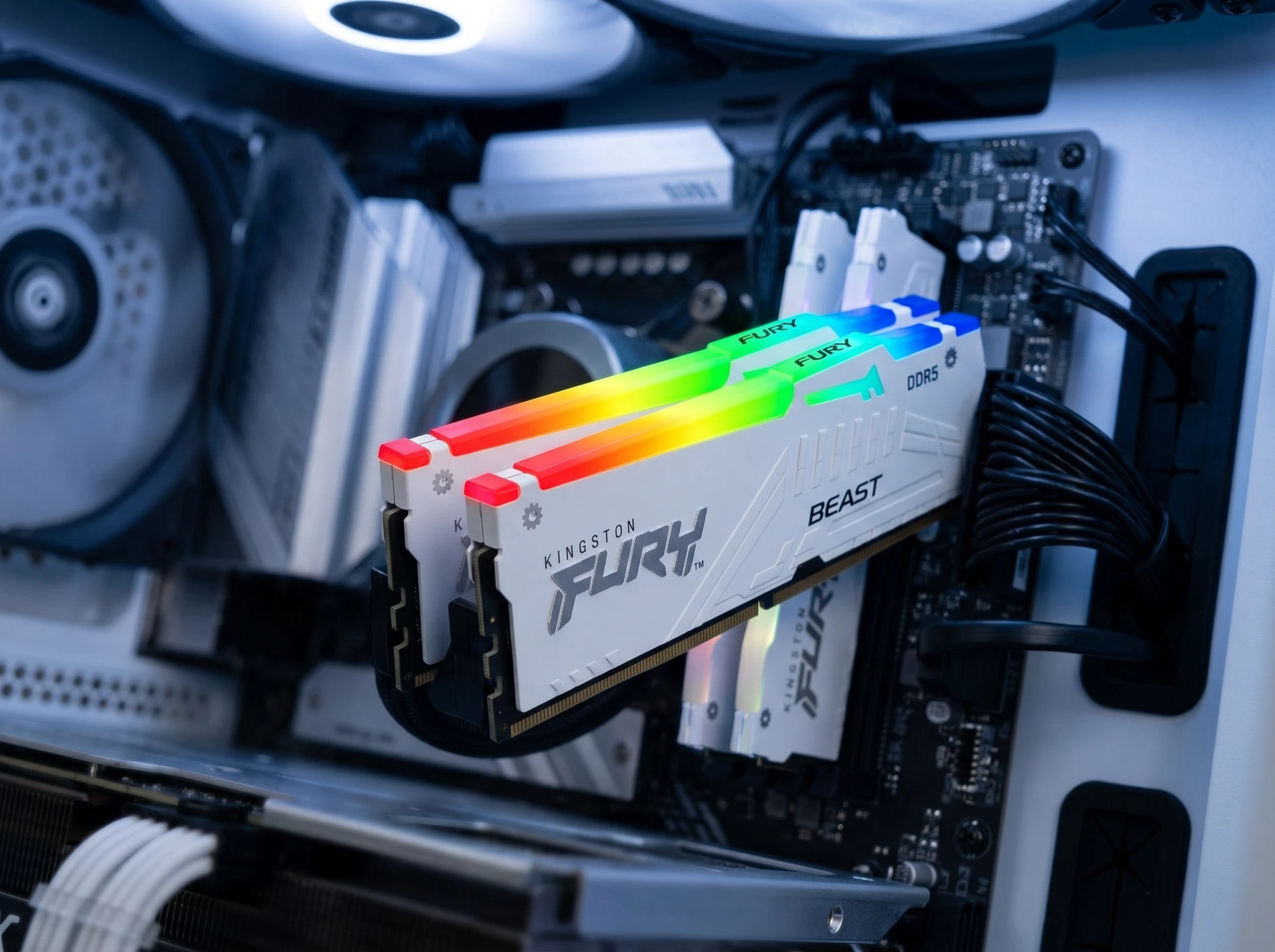 Оперативная память Kingston Fury Beast White AMD RGB KF560C36BWEAK2-64, DDR5 2х 64ГБ 6000 МГц, DIMM, RTL - фото в интерьере