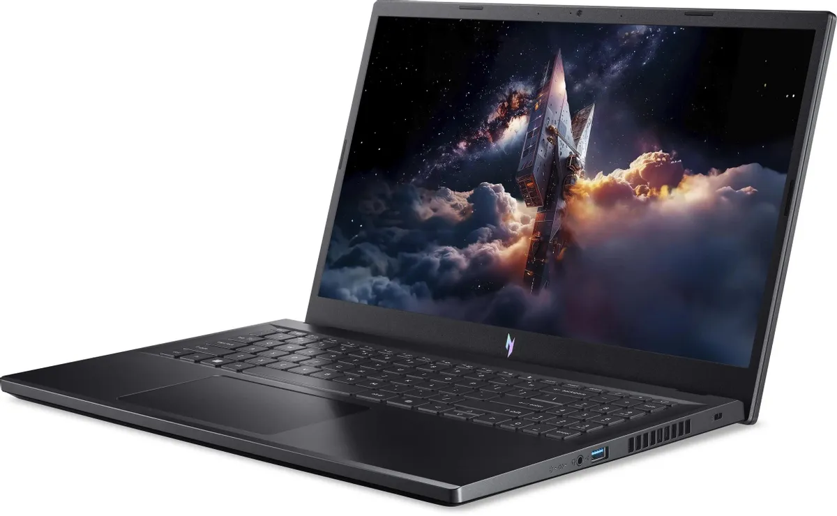 Acer Nitro V 15 ANV15-52-57BB вид сбоку тонкий профиль и боковые разъёмы