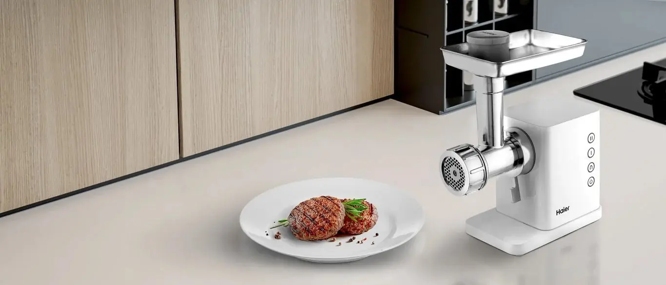 Haier HG-700 — комплект насадок и аксессуаров в разложенном виде