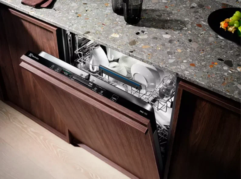 Встраиваемая посудомоечная машина Electrolux EEQ47210L