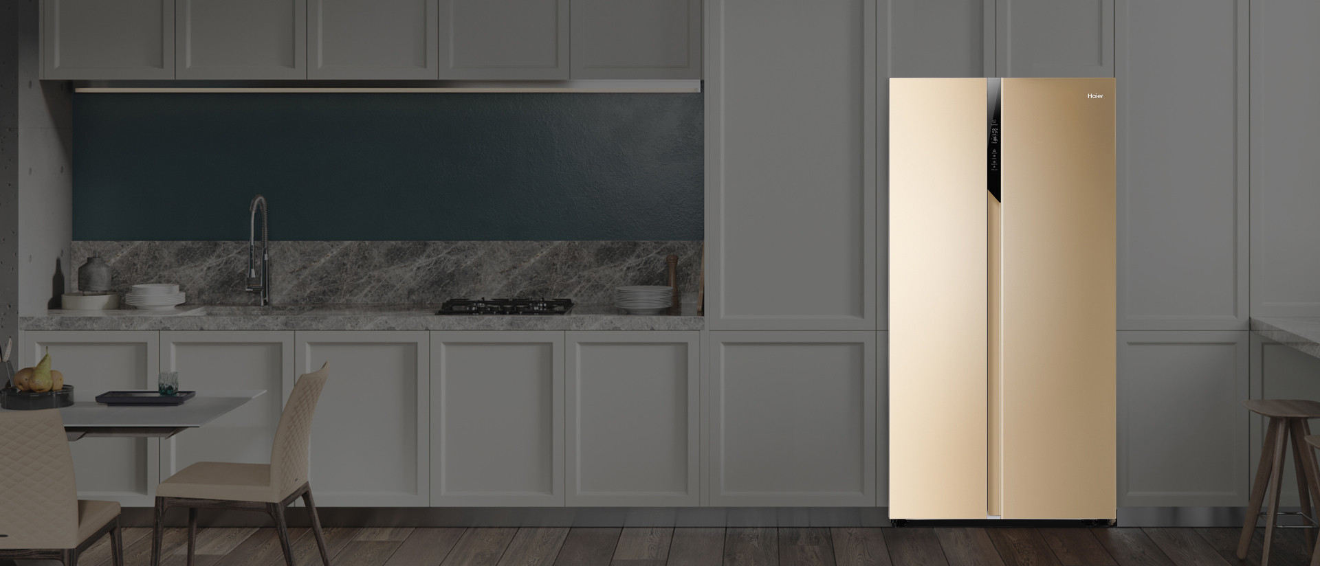 Haier HRF541DG7RU Side by Side золотистый — вид спереди в современной кухне