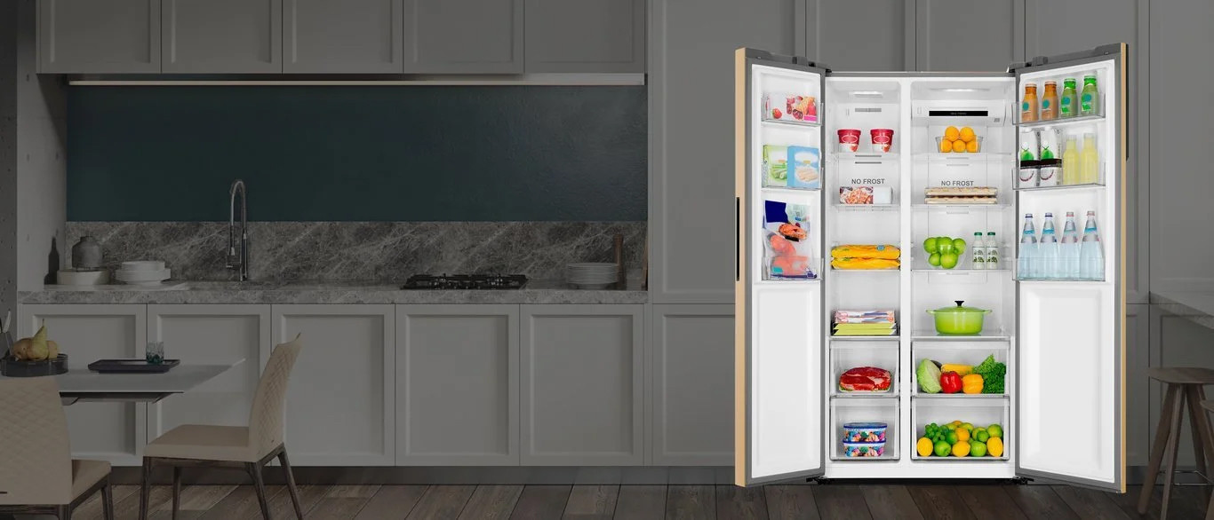 Haier HRF541DG7RU Side by Side — открытые двери, организация полок с продуктами и напитками